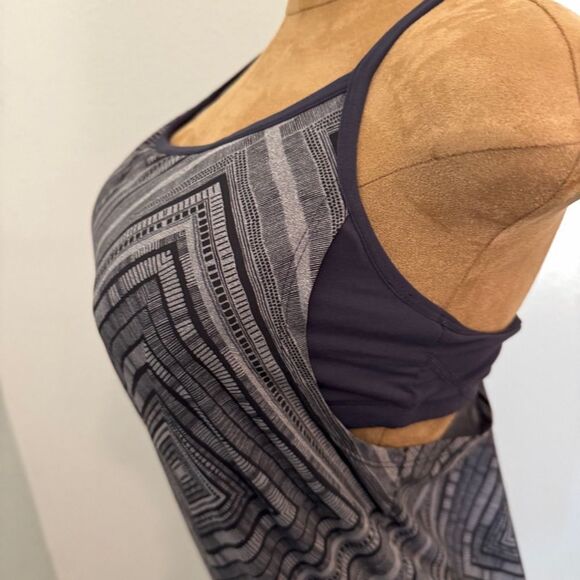 Women’s Fabletics Norwalk Black Grey Sports Top Built in Bra, Active Tank, Sz M​ - Picture 2 of 8